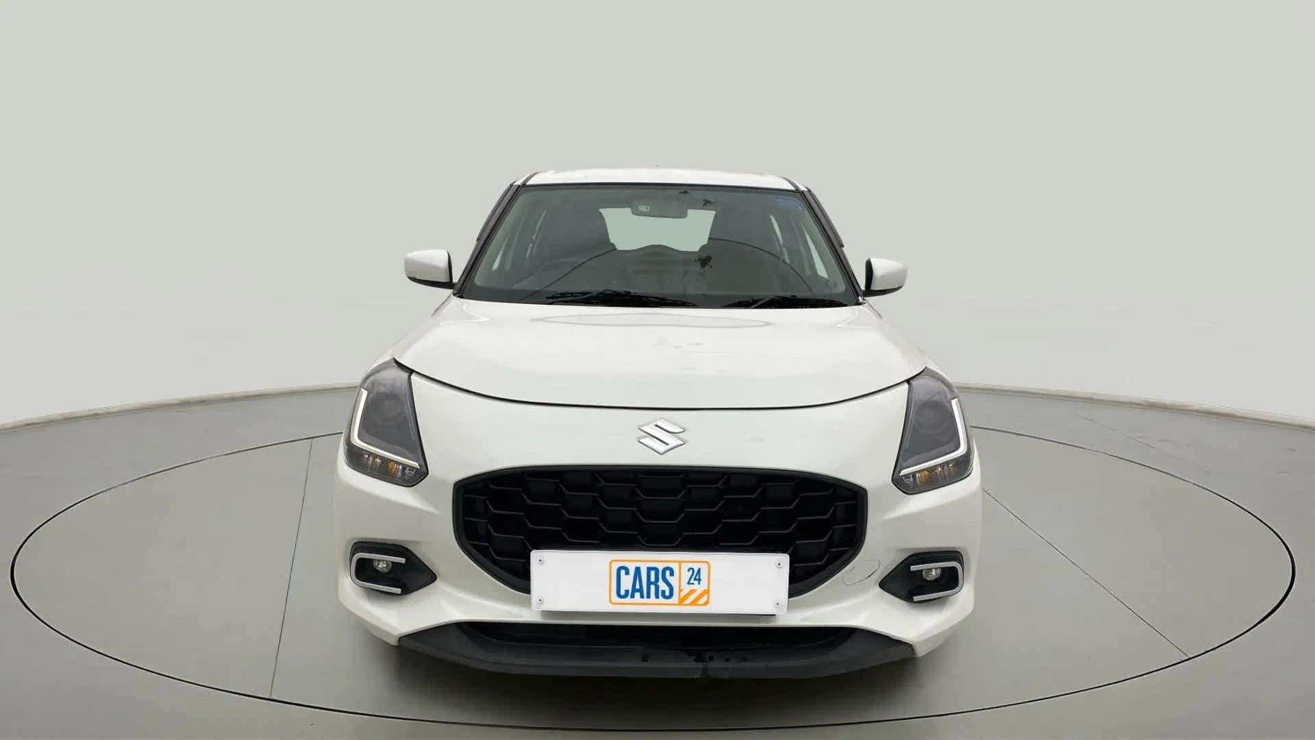 Front view of a Pearl Arctic White with Pearl Midnight Black Maruti Suzuki Swift