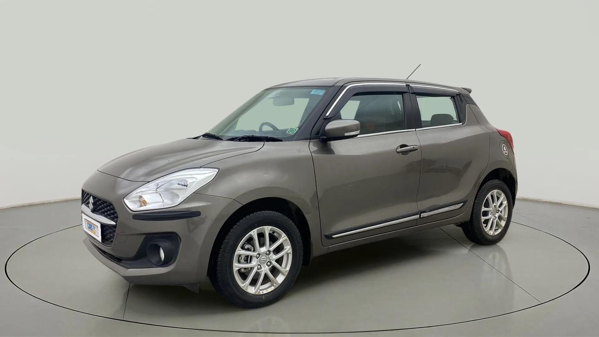 Front side view of a Maruti Suzuki Swift 2021 - 2023