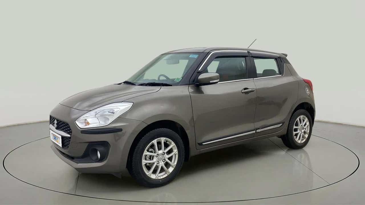 Front side view of a Maruti Suzuki Swift 2021 - 2023