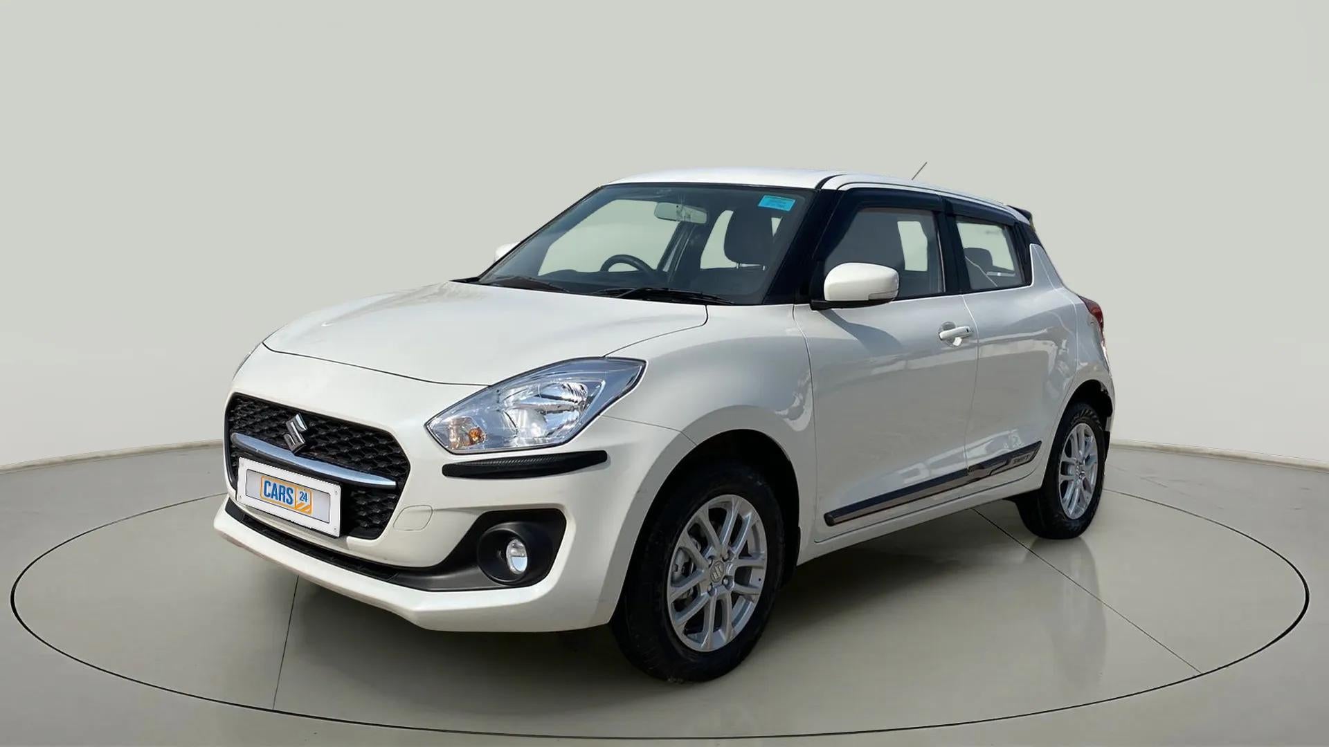 Front three-quarter view of a Pearl Arctic White with Pearl Midnight Black Maruti Suzuki Swift