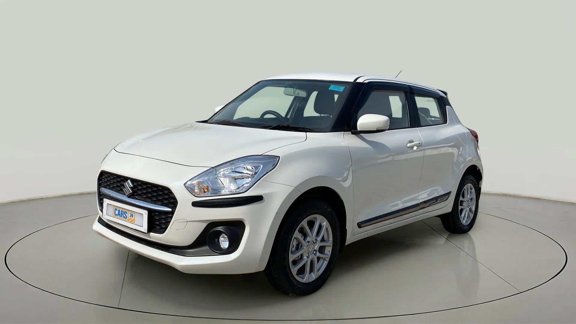 Front three-quarter view of a Pearl Arctic White with Pearl Midnight Black Maruti Suzuki Swift