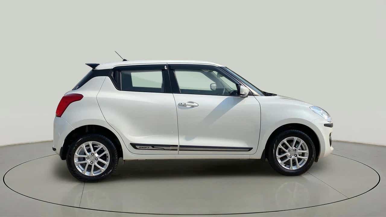 Side view of a Pearl Arctic White with Pearl Midnight Black Maruti Suzuki Swift