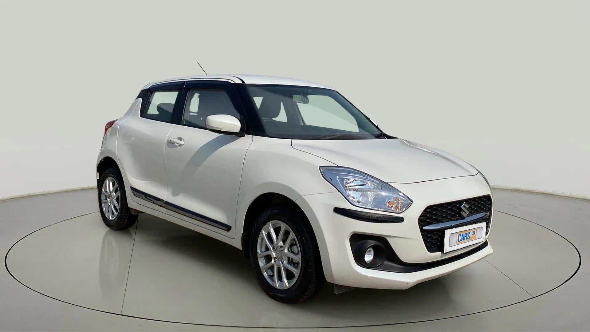 Front three-quarter view of a Pearl Arctic White with Pearl Midnight Black Maruti Suzuki Swift
