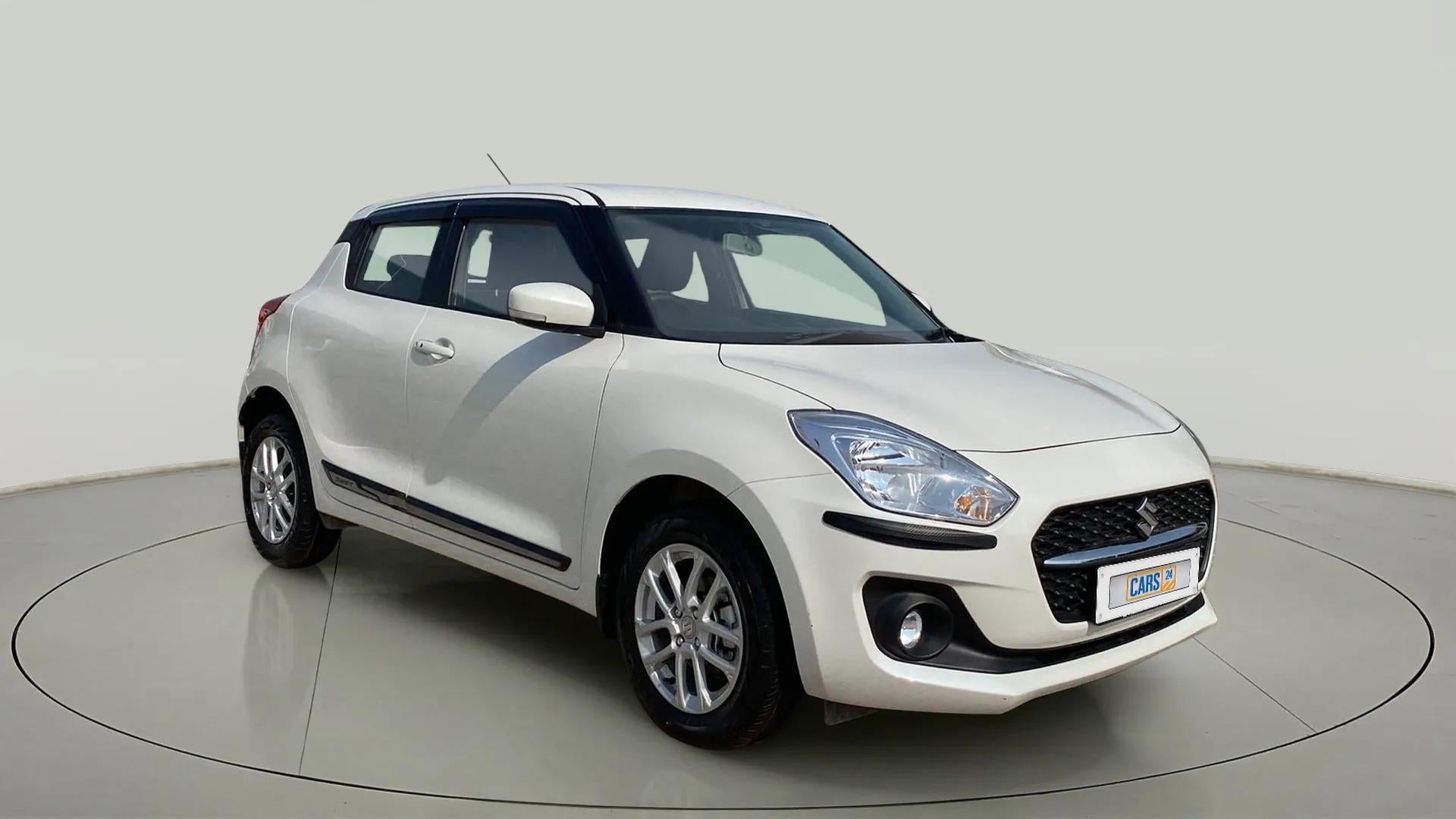 Front three-quarter view of a Pearl Arctic White with Pearl Midnight Black Maruti Suzuki Swift