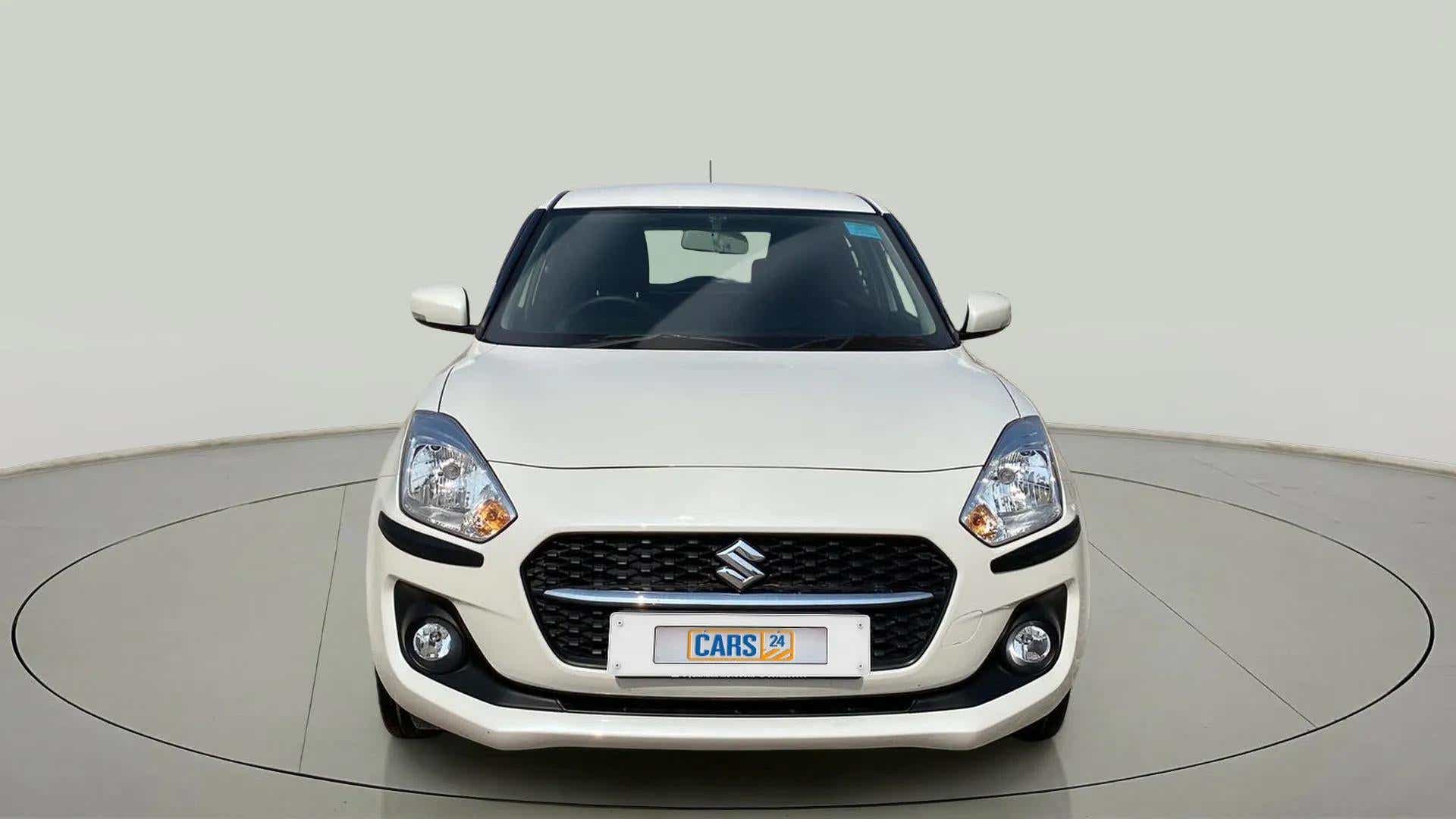 Front view of a Pearl Arctic White with Pearl Midnight Black Maruti Suzuki Swift