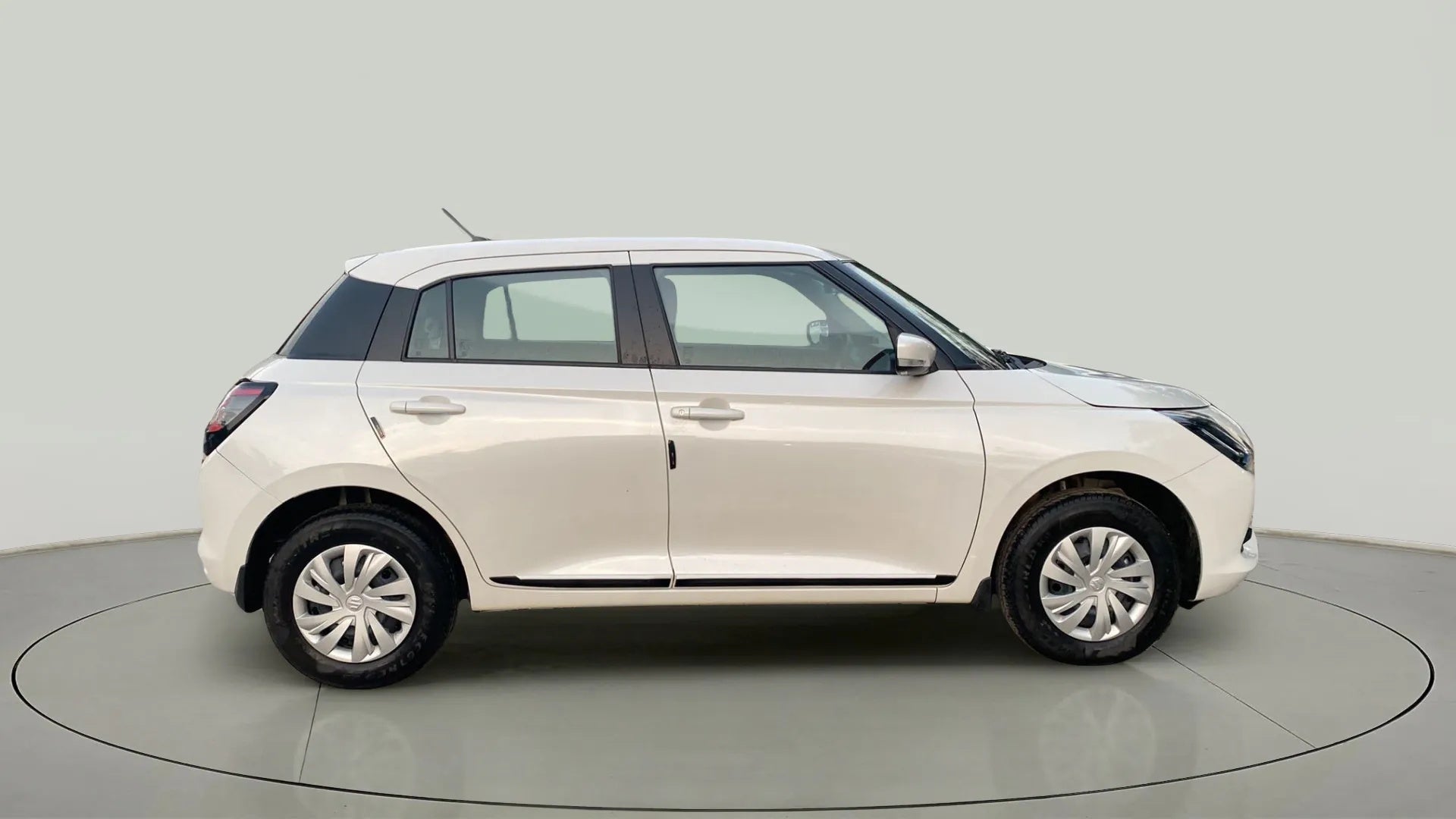 Side view of a Pearl Arctic White with Pearl Midnight Black Maruti Suzuki Swift