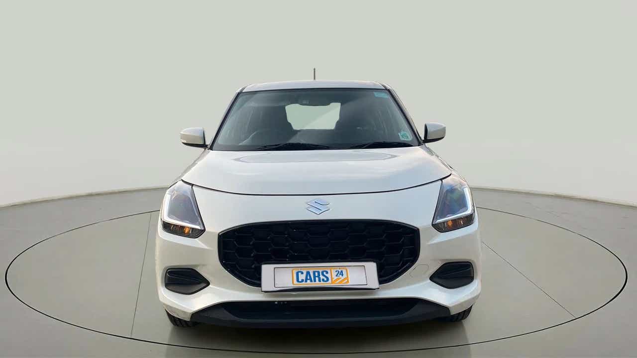 Front view of a Pearl Arctic White with Pearl Midnight Black Maruti Suzuki Swift