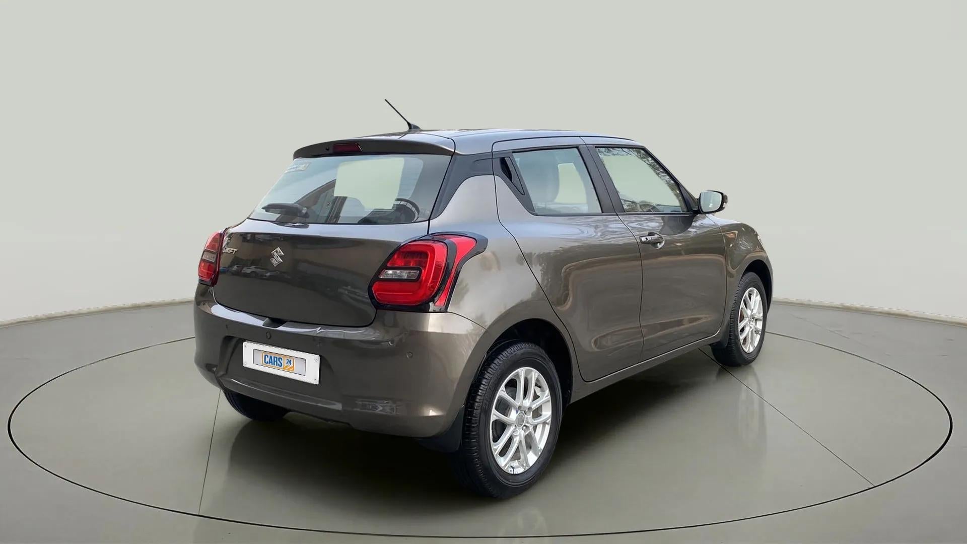 Rear three-quarter view of a Maruti Suzuki Swift 2021 - 2023