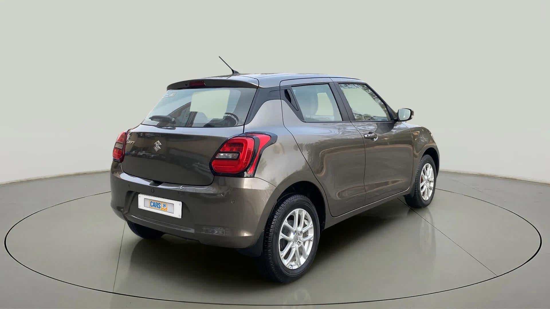 Rear three-quarter view of a Maruti Suzuki Swift 2021 - 2023