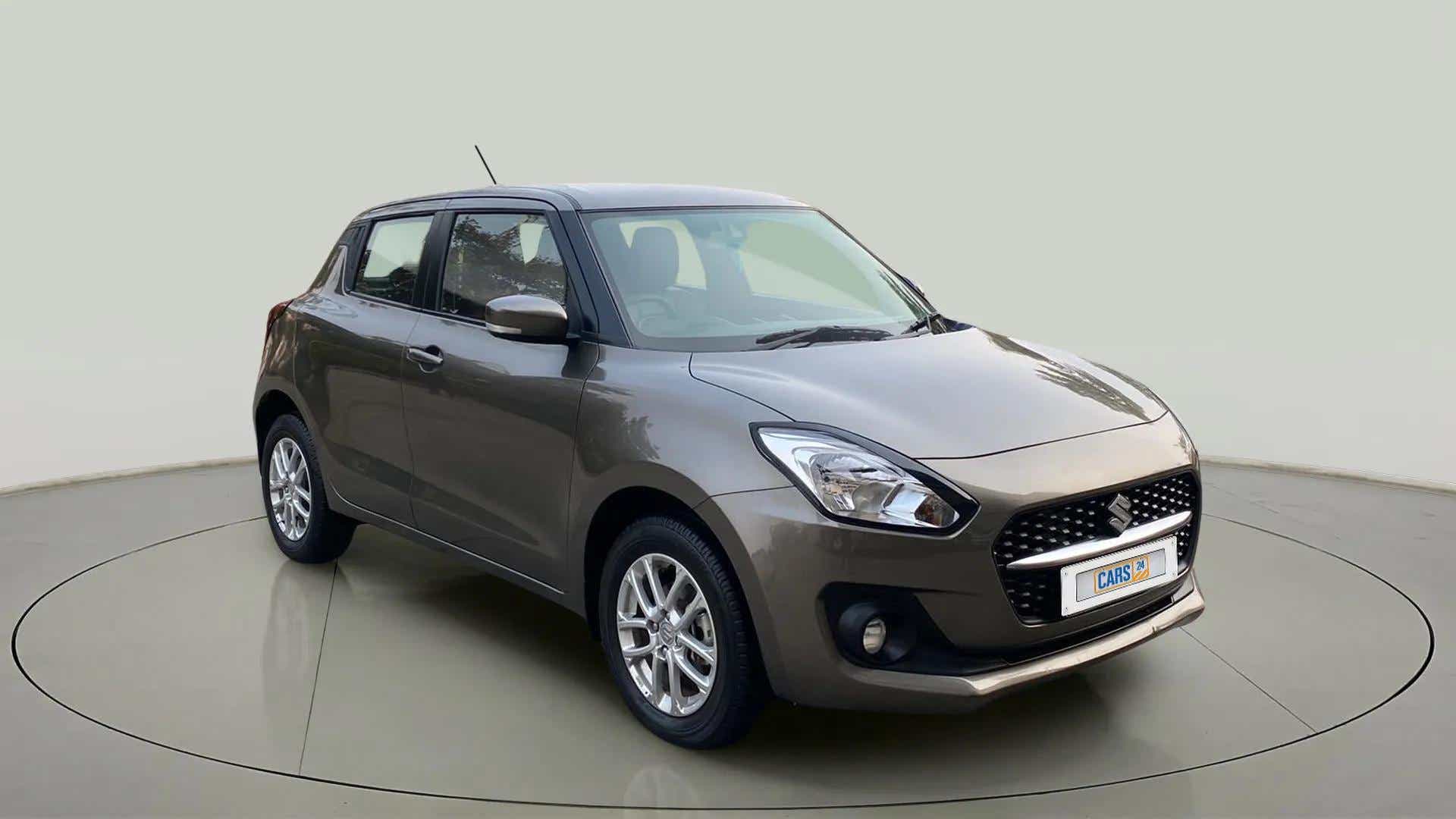 Front three-quarter view of a Maruti Suzuki Swift 2021 - 2023
