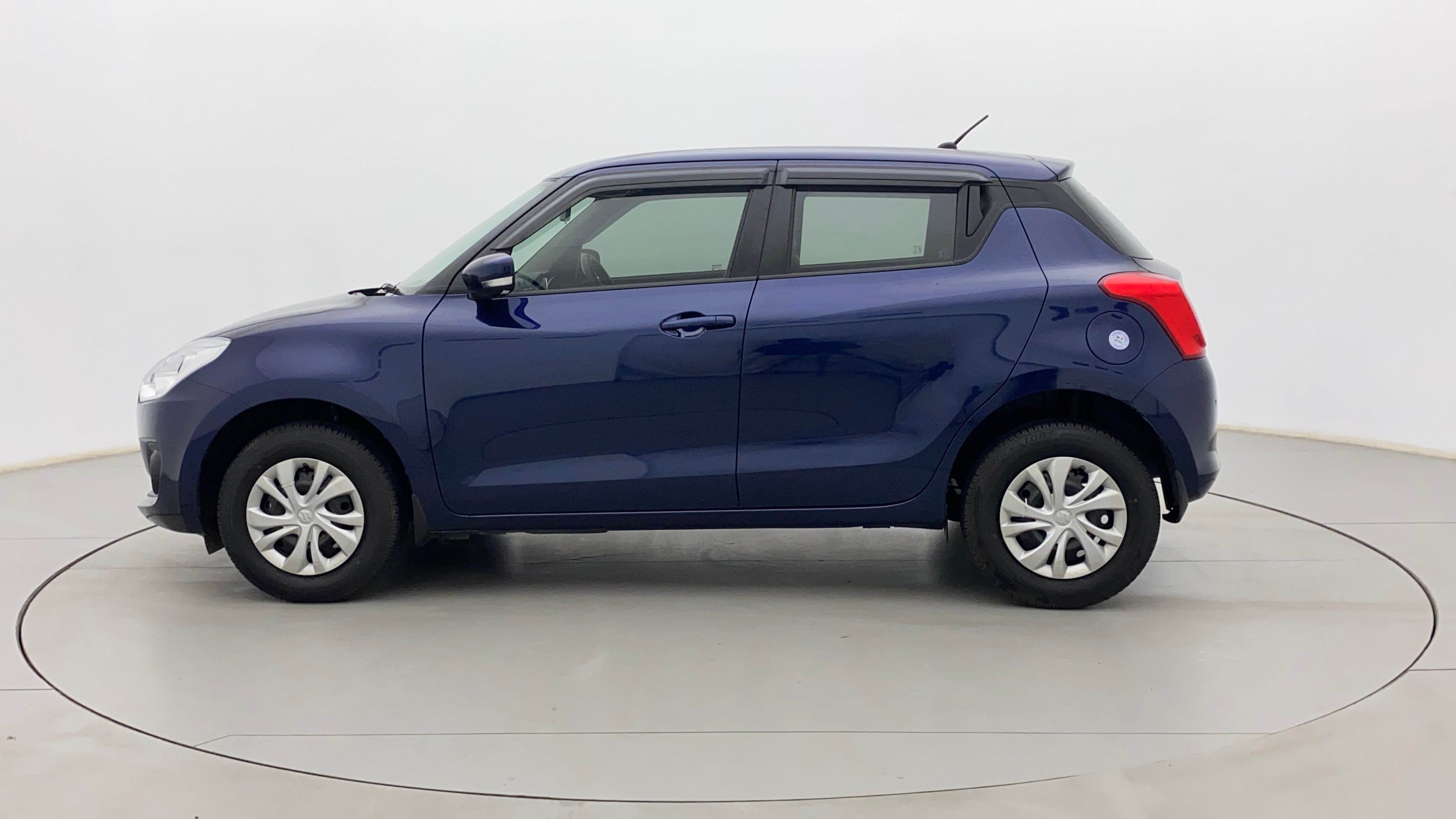 Side view of a Maruti Suzuki Swift 2021 - 2023