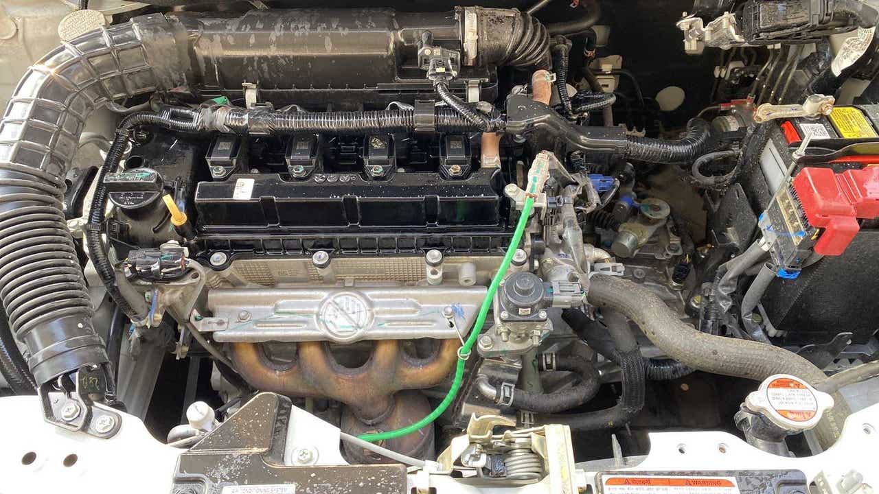 Engine bay of a Maruti Suzuki Swift 2021 - 2023