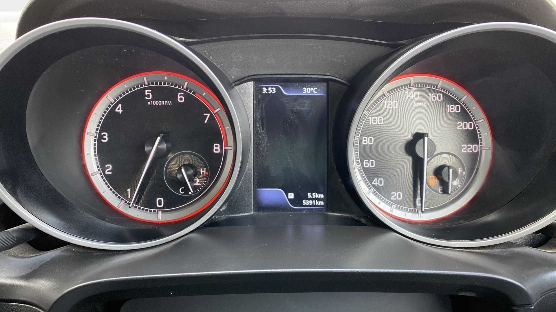 Instrument cluster of a Maruti Suzuki Swift 2021 - 2023