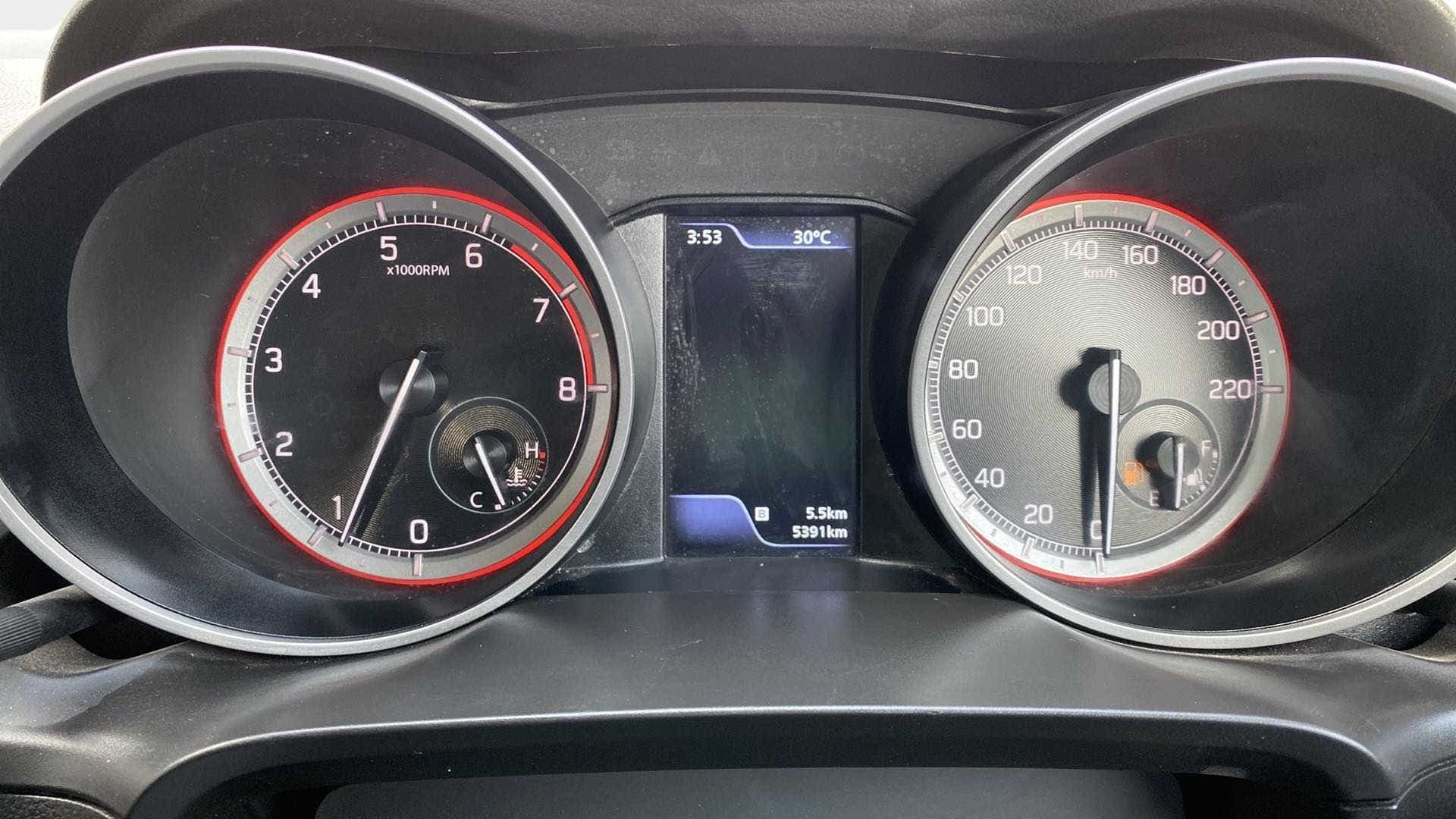 Instrument cluster of a Maruti Suzuki Swift 2021 - 2023