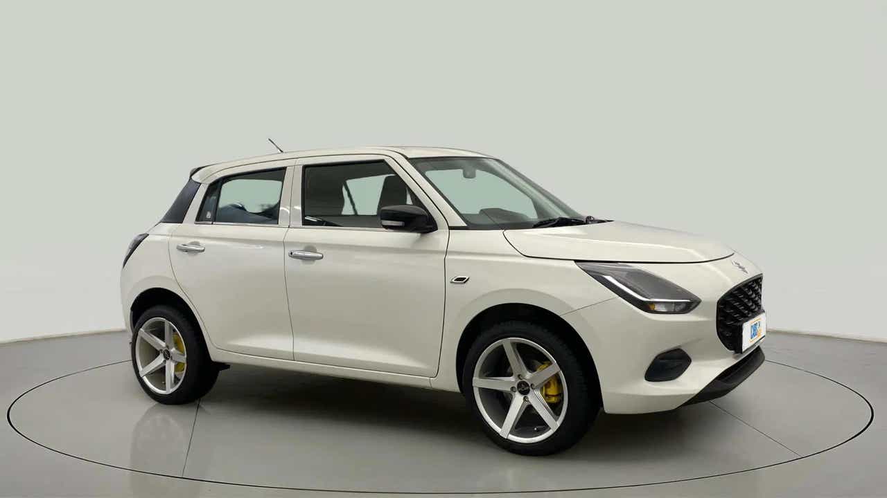 Front three-quarter view of a Pearl Arctic White with Pearl Midnight Black Maruti Suzuki Swift