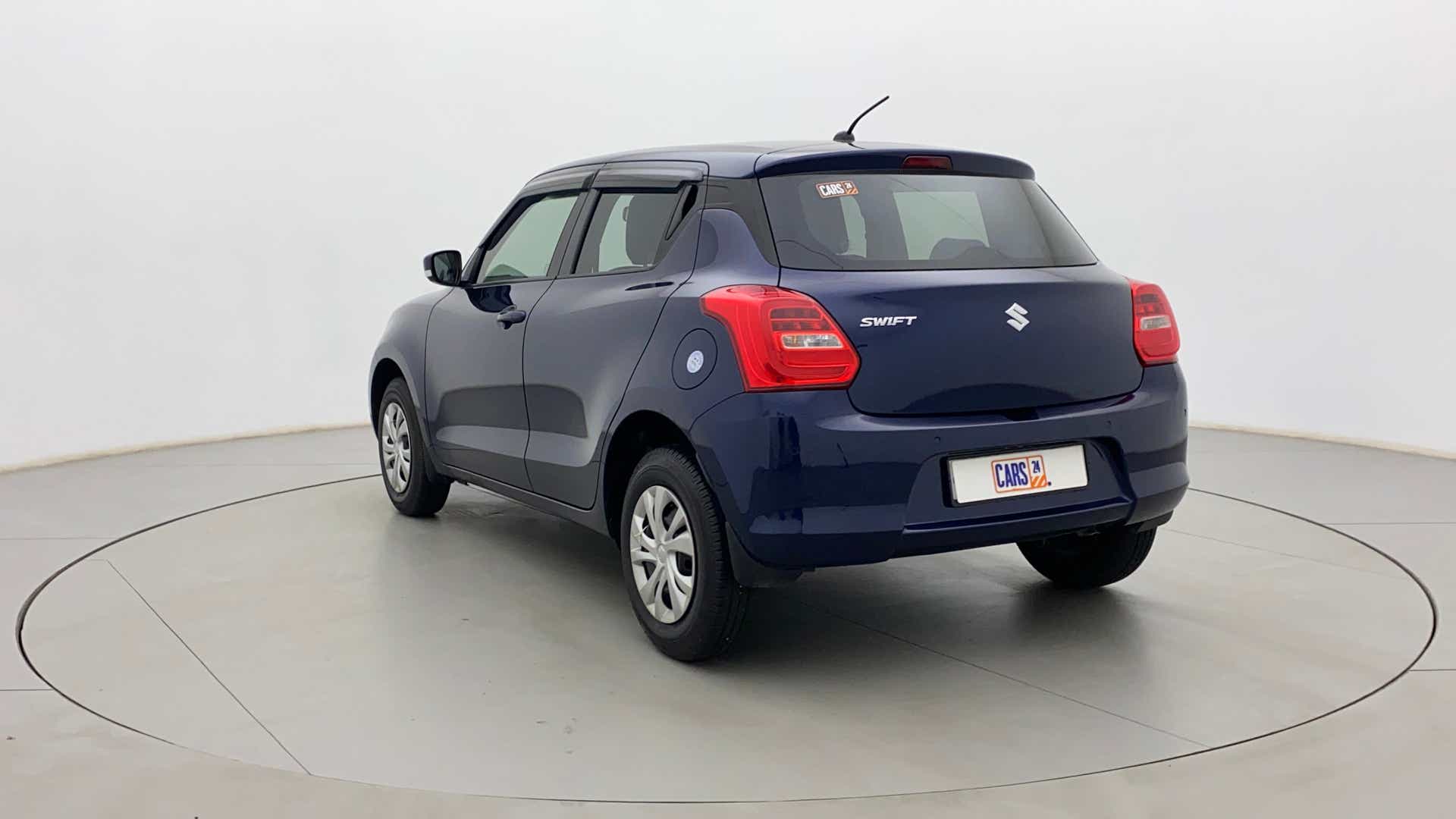 Rear three-quarter view of a Maruti Suzuki Swift 2021 - 2023