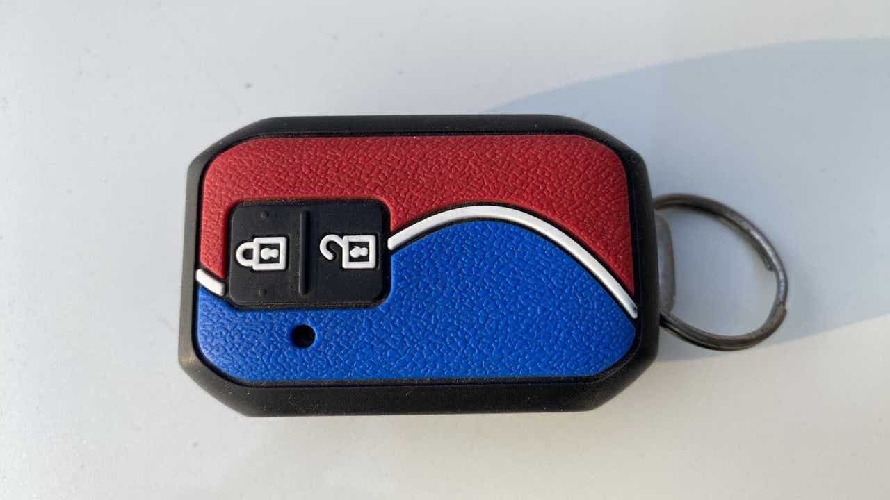 Top view of a Maruti Suzuki Swift 2021 - 2023 key fob