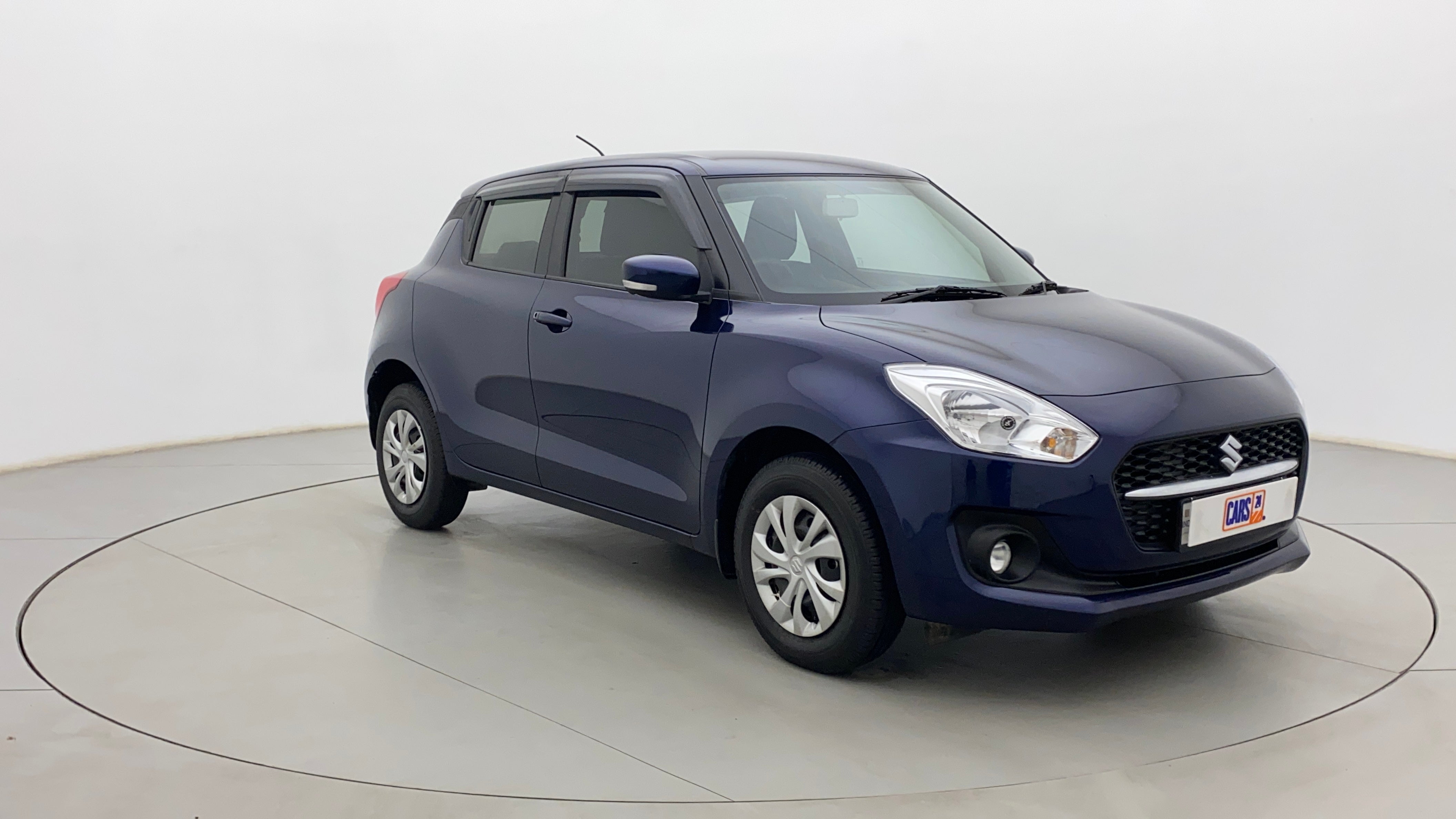 Front three-quarter view of a Maruti Suzuki Swift 2021 - 2023