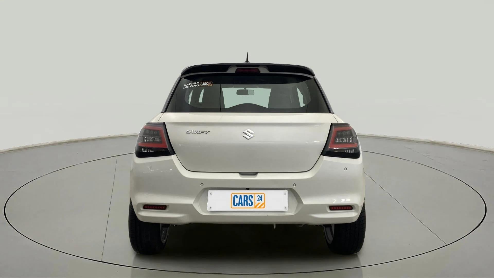 Rear view of a Pearl Arctic White with Pearl Midnight Black Maruti Suzuki Swift