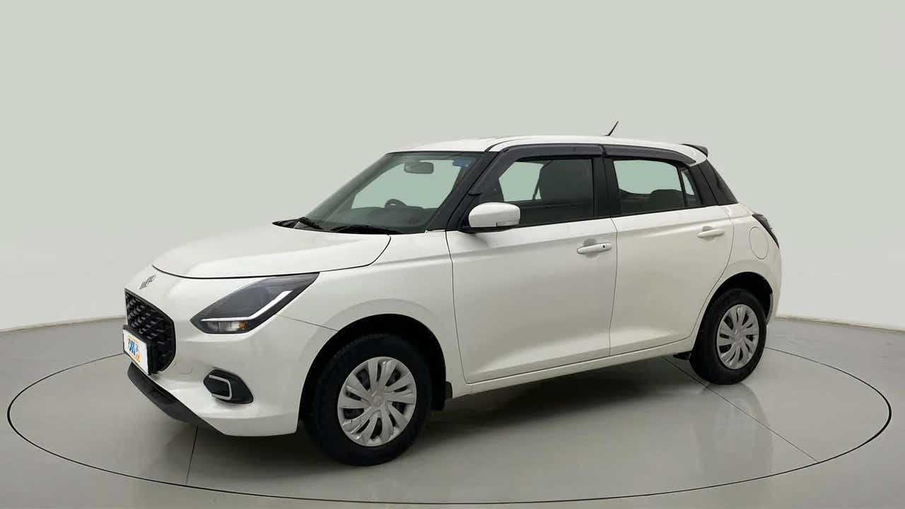 Front three-quarter view of a Pearl Arctic White with Pearl Midnight Black Maruti Suzuki Swift