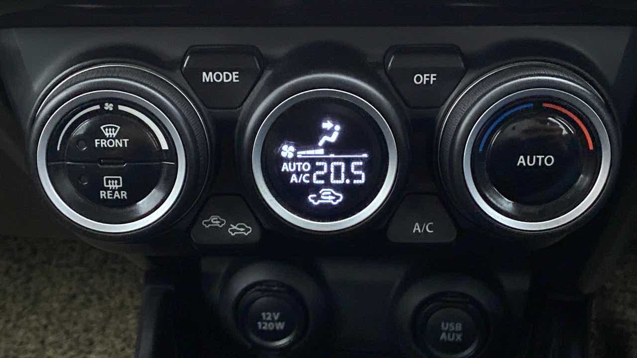 Climate control console of a Maruti Suzuki Swift 2021 - 2023
