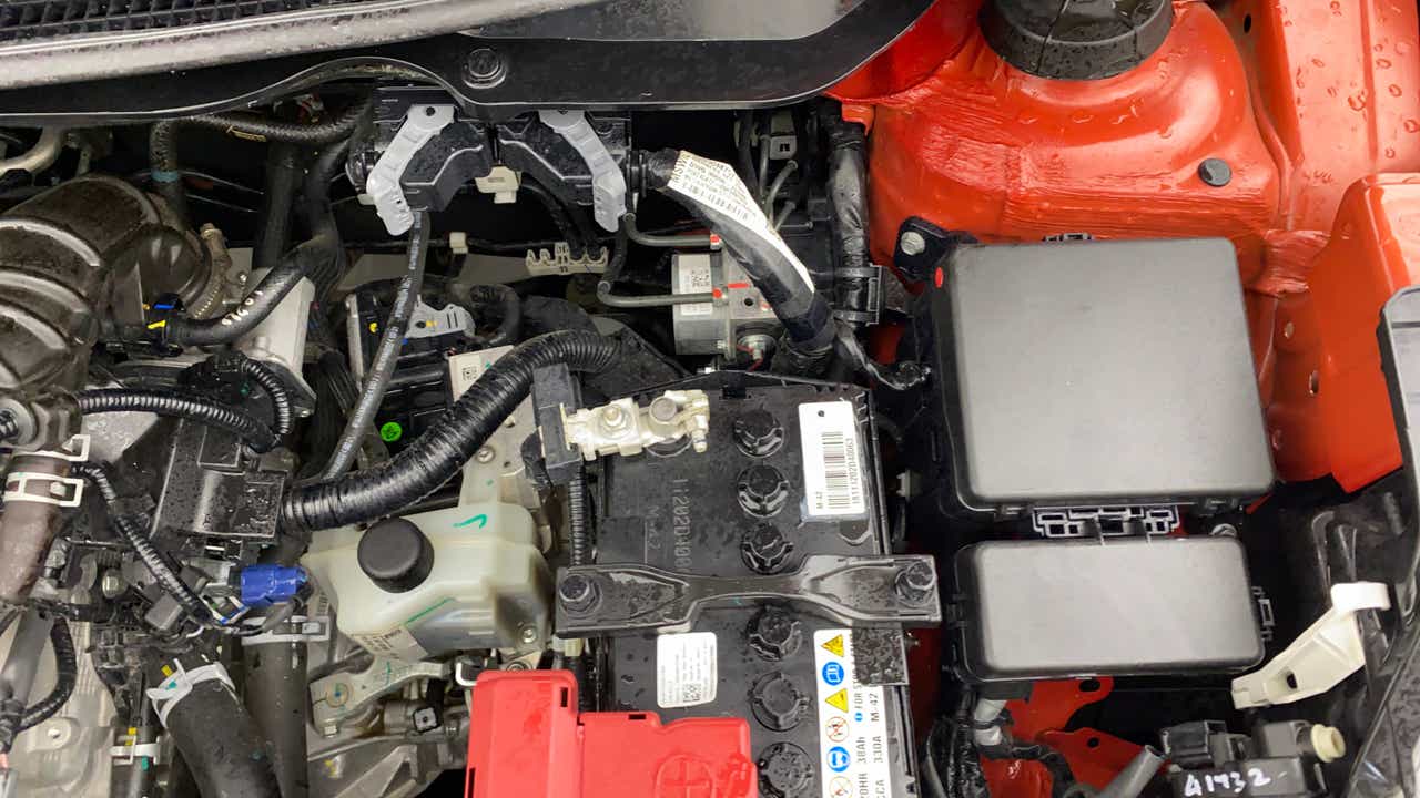 Engine bay view of a Maruti Suzuki Swift