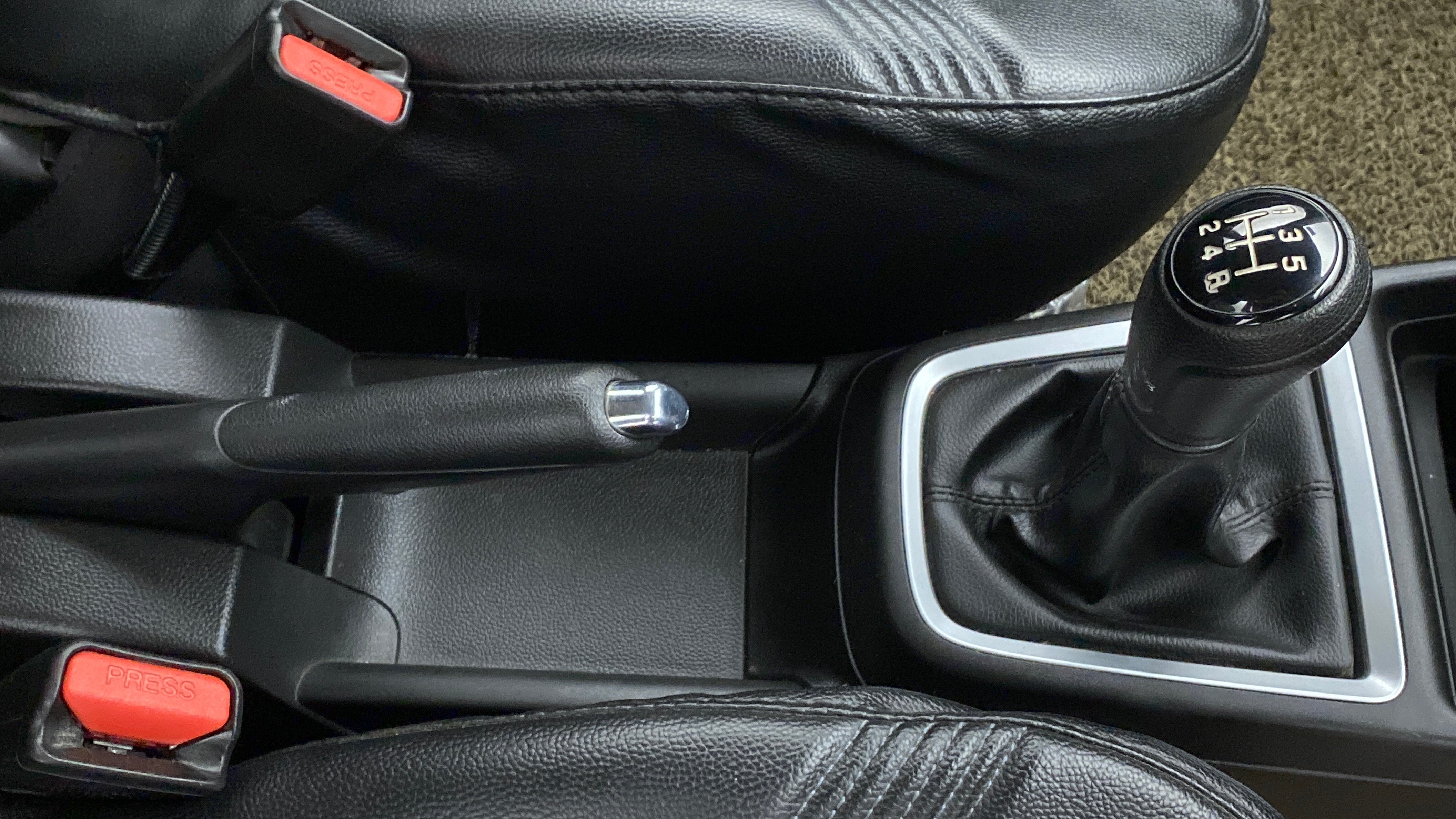 Gear lever and handbrake view of a Maruti Suzuki Swift 2021 - 2023