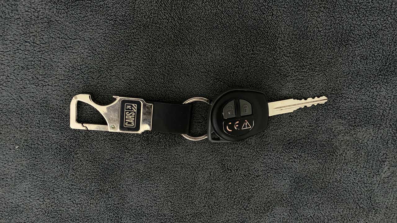 Car key with remote of a Maruti Suzuki Swift 2021 - 2023