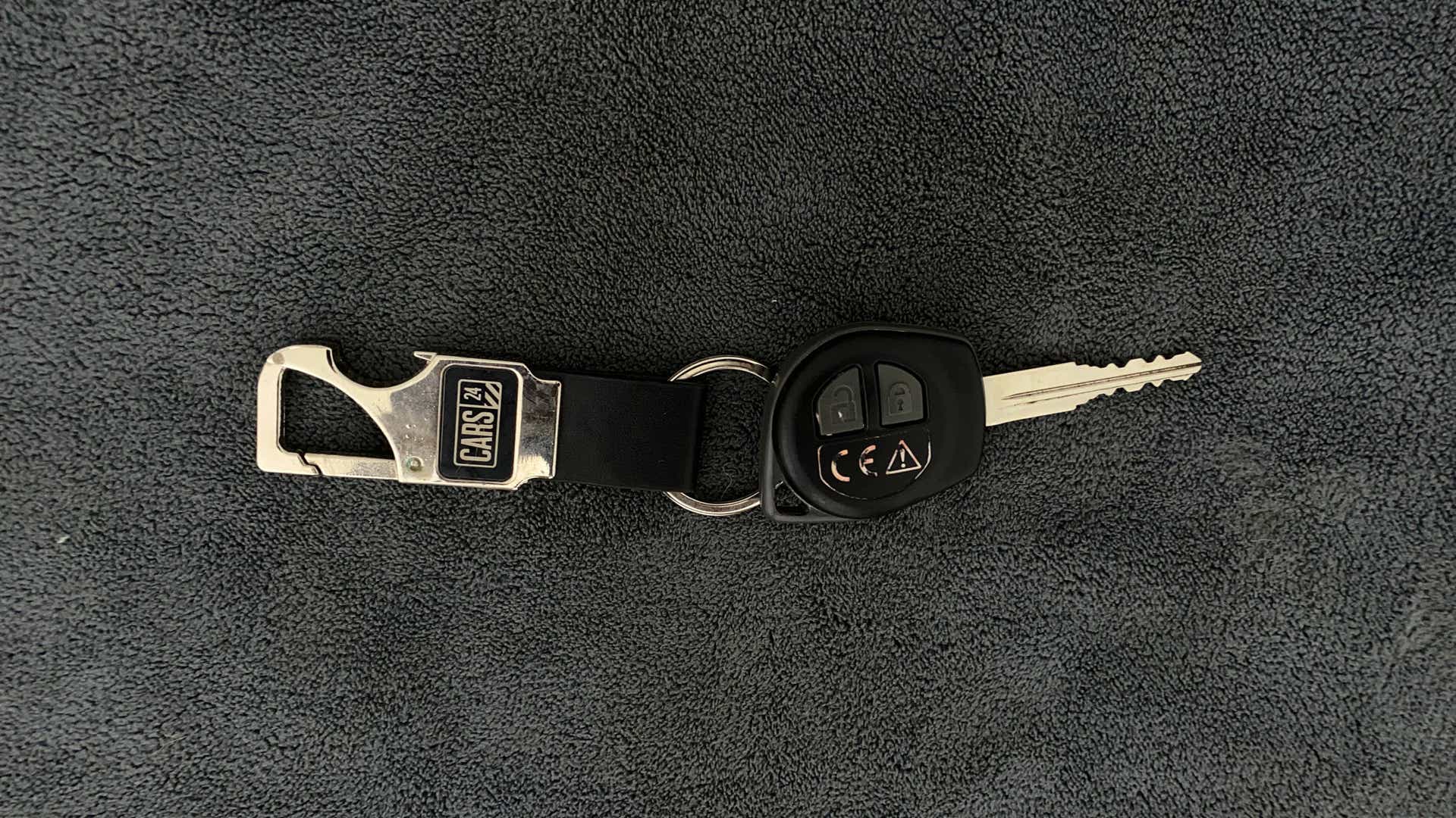 Car key with remote of a Maruti Suzuki Swift 2021 - 2023