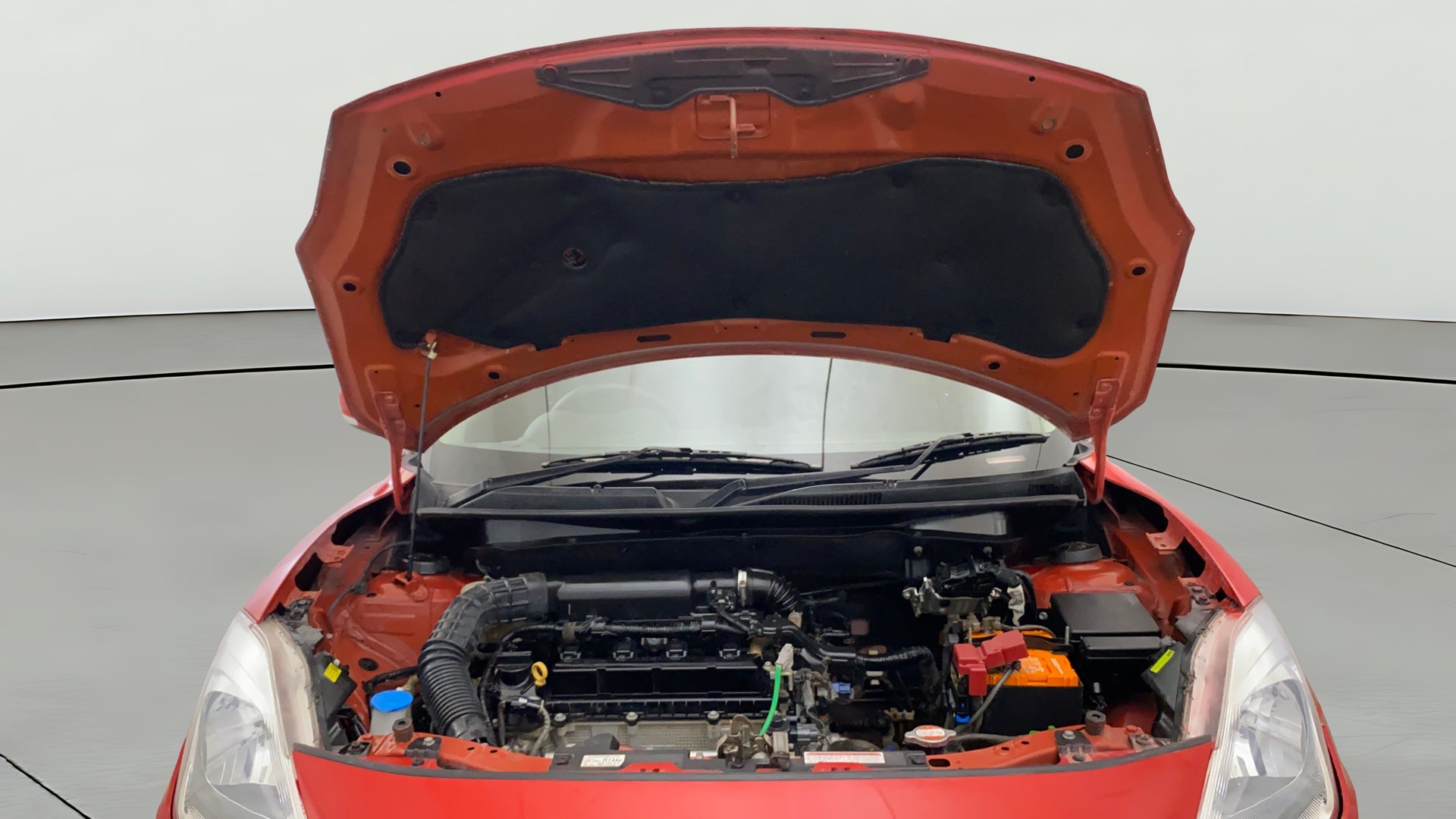 Engine bay view of a Maruti Suzuki Swift 2021 - 2023