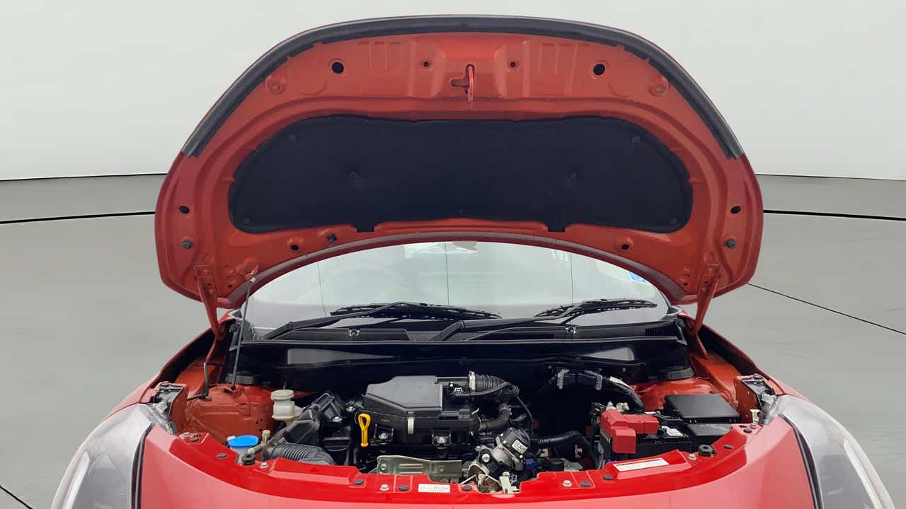 Engine bay view of a Maruti Suzuki Swift