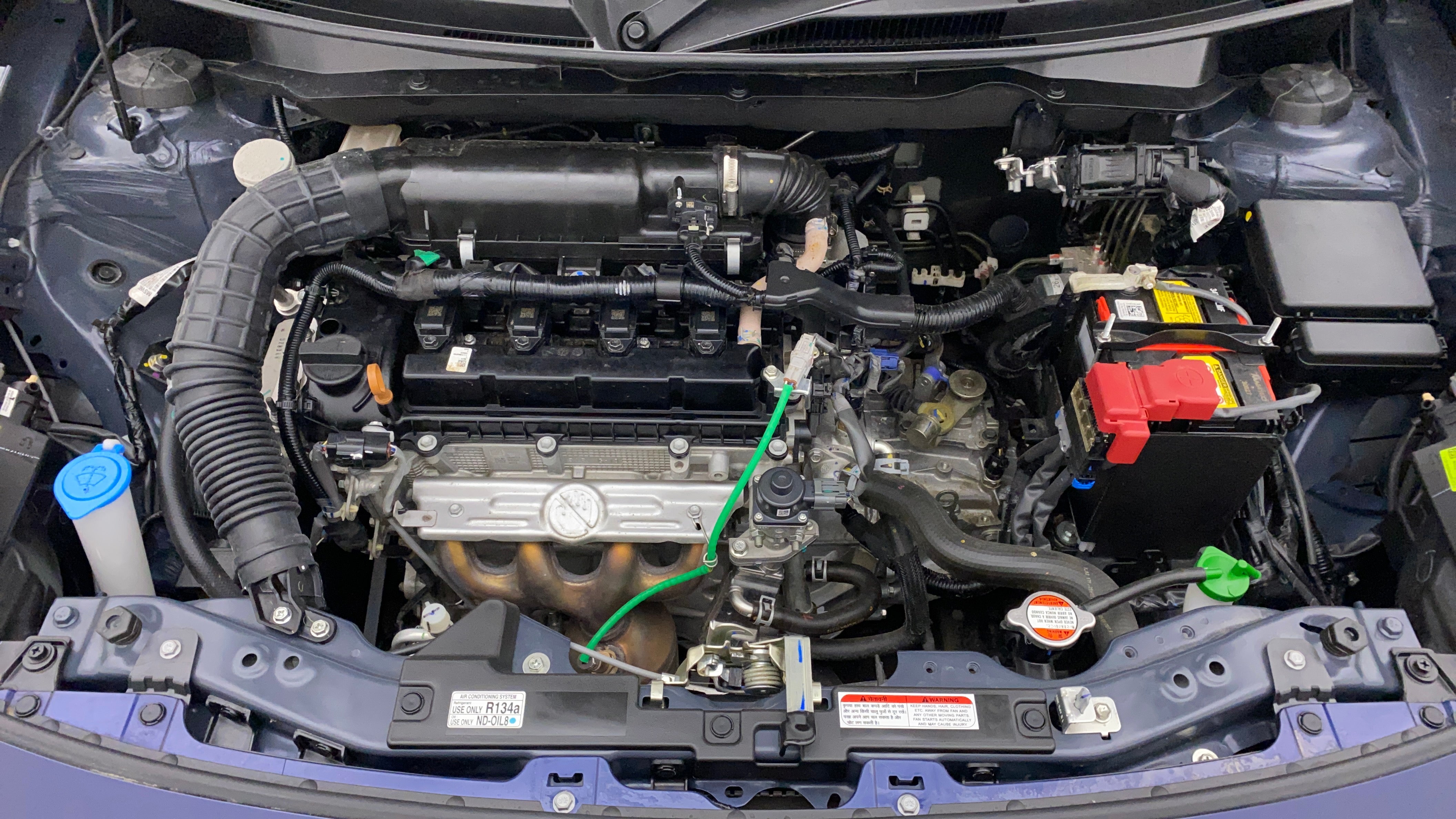 Engine bay of a Maruti Suzuki Swift 2021 - 2023