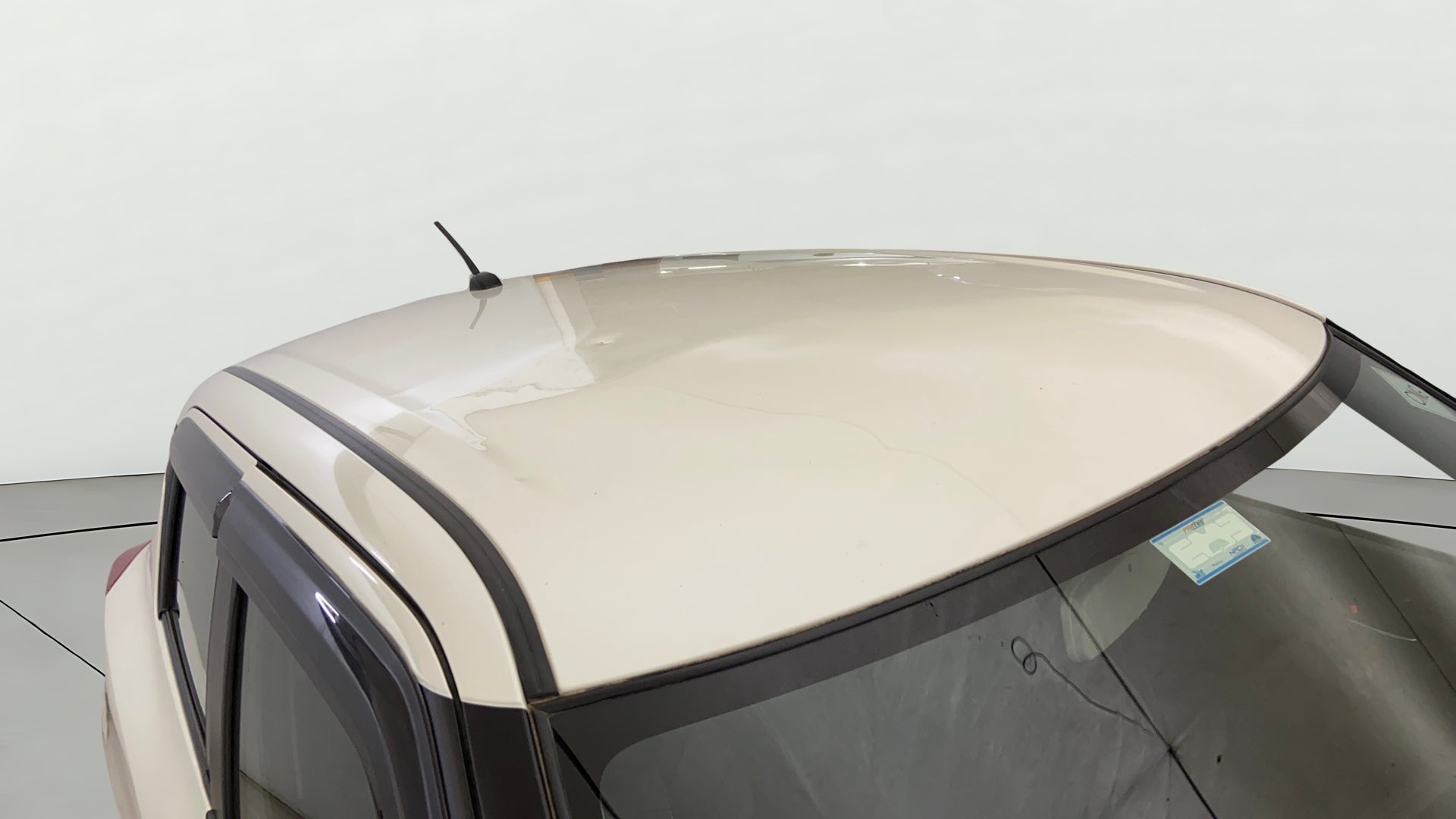 Roof view of a Maruti Suzuki Swift