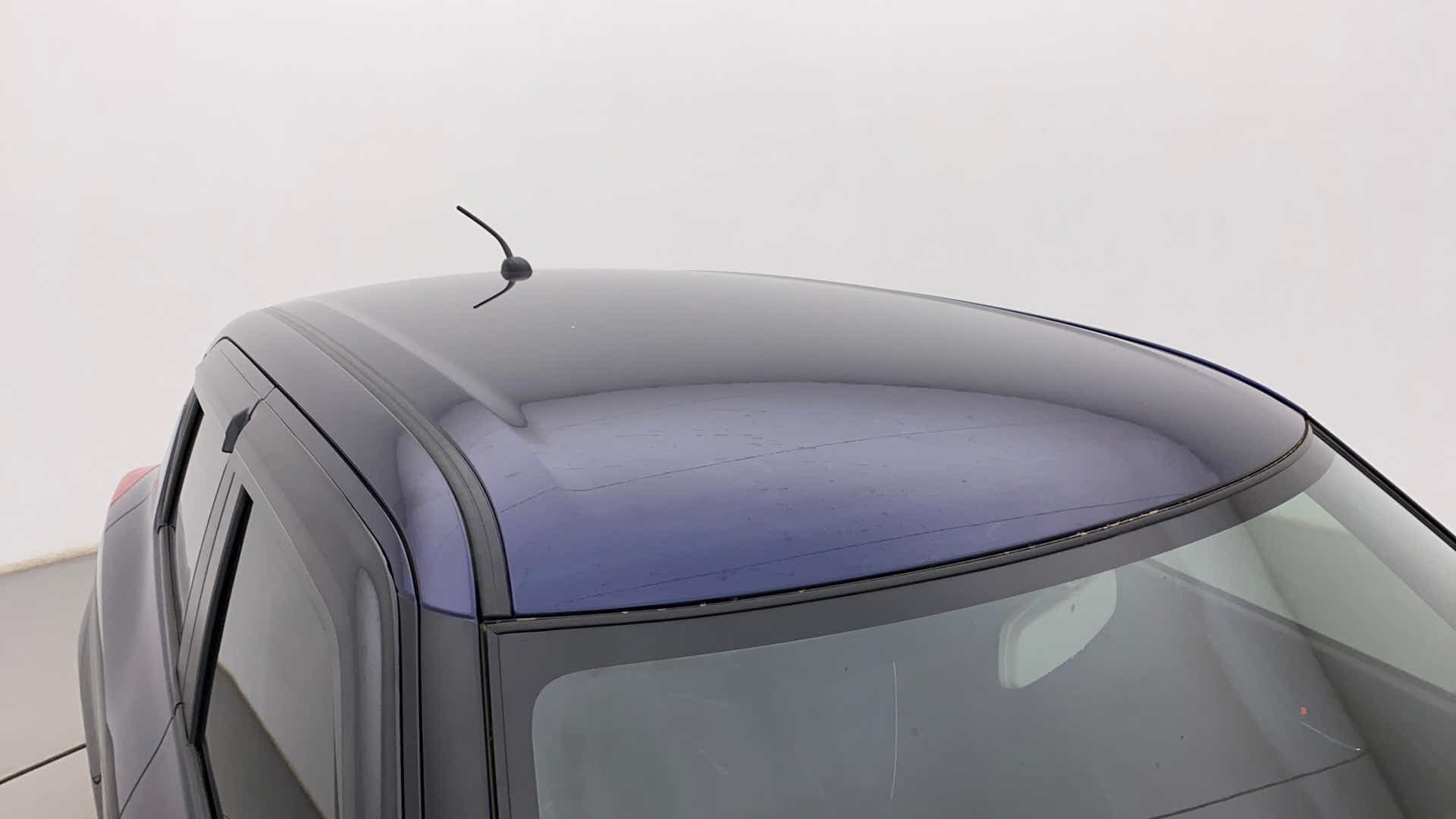 Roof and upper side view of a Maruti Suzuki Swift 2021 - 2023