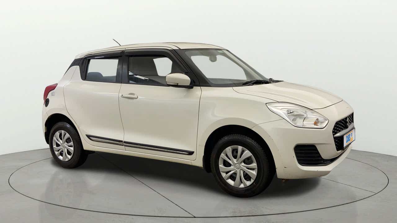 Front three-quarter view of a Pearl Arctic White with Pearl Midnight Black Maruti Suzuki Swift