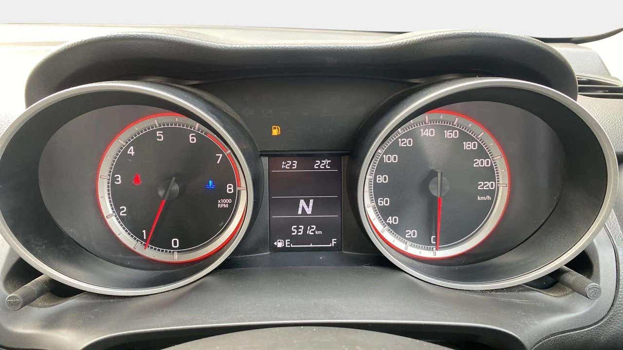 Instrument cluster of a Maruti Suzuki Swift 2021 - 2023