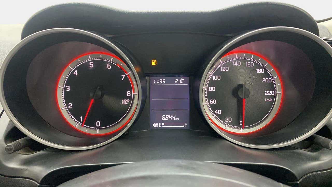 Instrument cluster of a Maruti Suzuki Swift 2021 - 2023