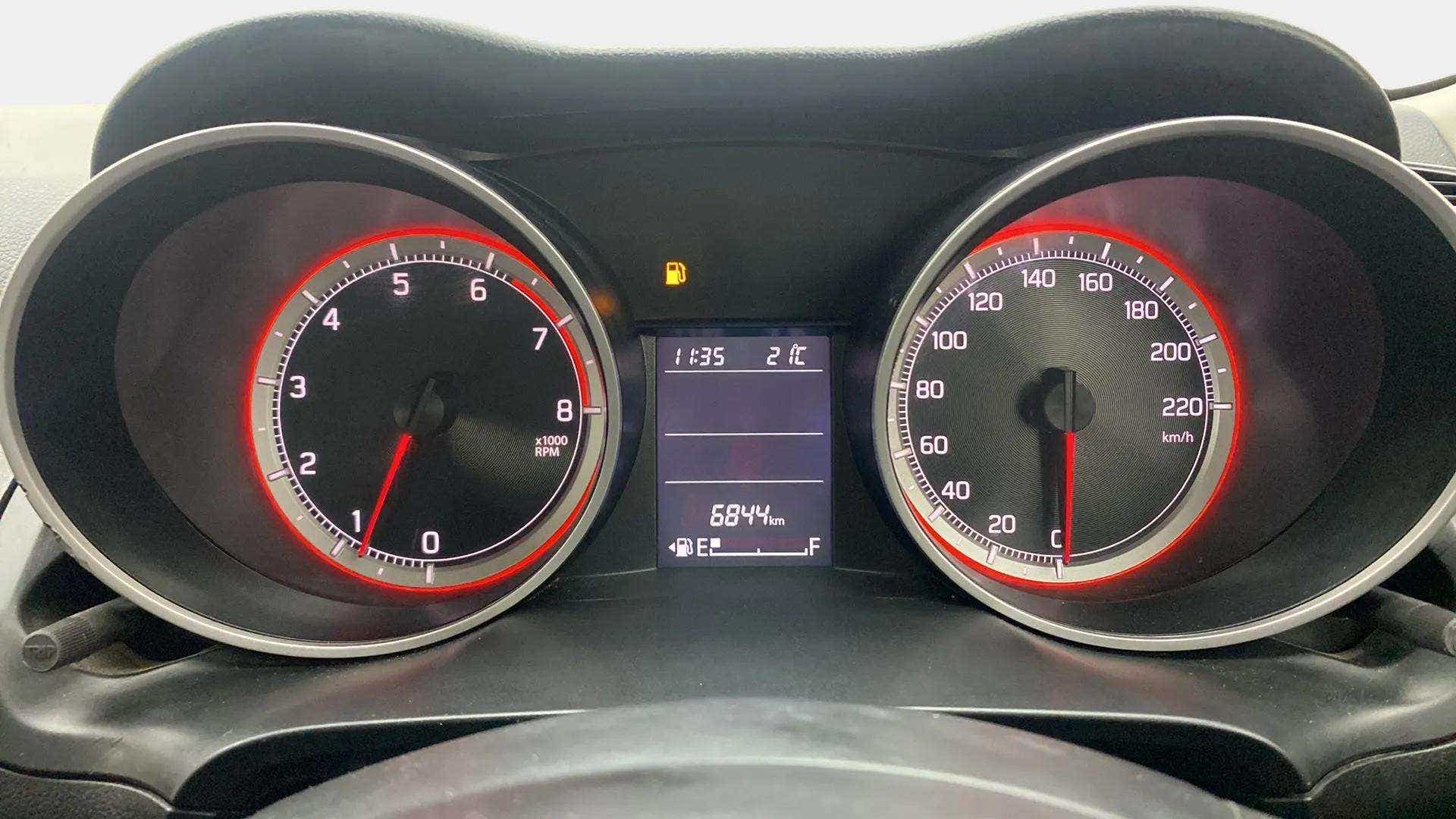 Instrument cluster of a Maruti Suzuki Swift 2021 - 2023