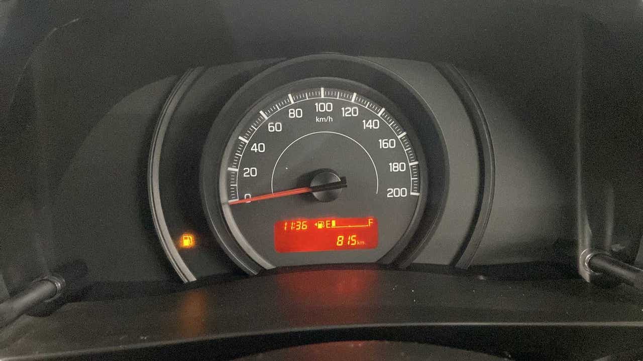 Instrument cluster of a Maruti Suzuki Swift 2021 - 2023