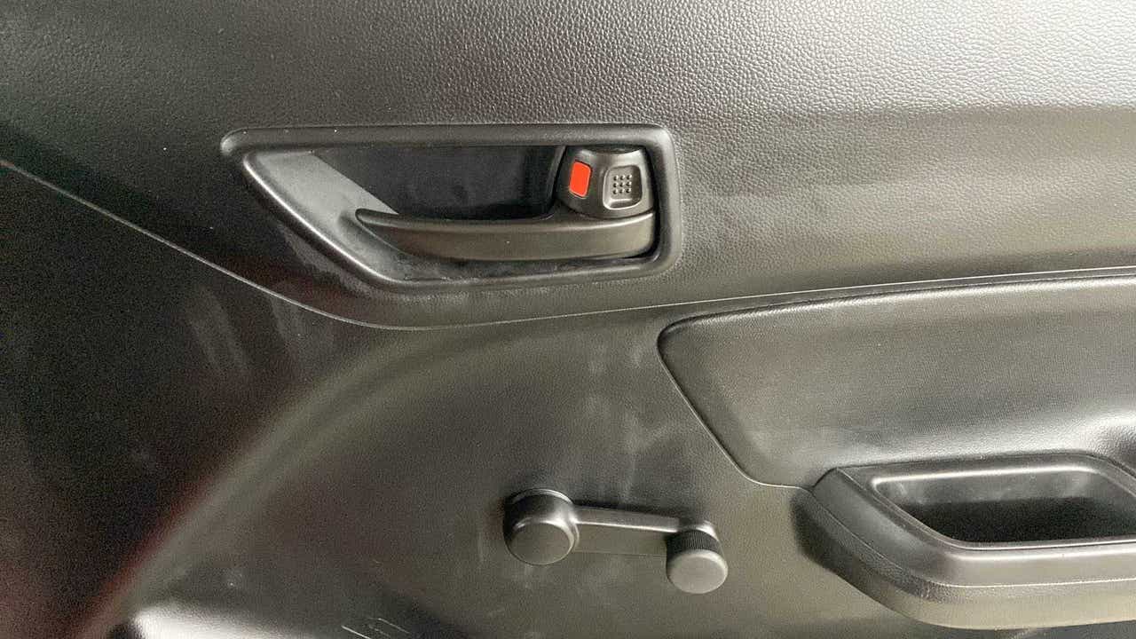 Interior door panel with handle of a Maruti Suzuki Swift 2021 - 2023