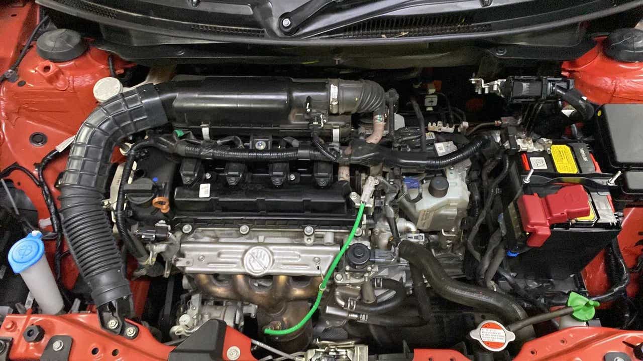 Engine bay of a Maruti Suzuki Swift 2021 - 2023