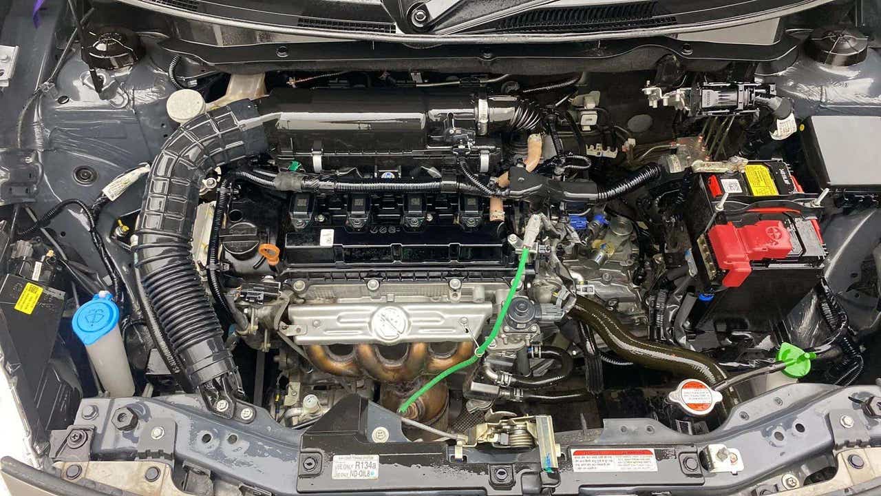 Engine bay of a Maruti Suzuki Swift 2021 - 2023
