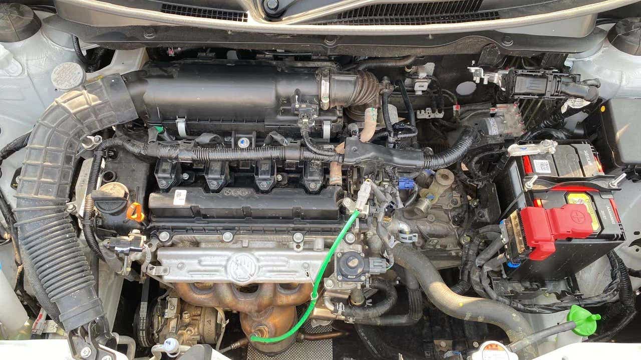 Engine bay of a Maruti Suzuki Swift