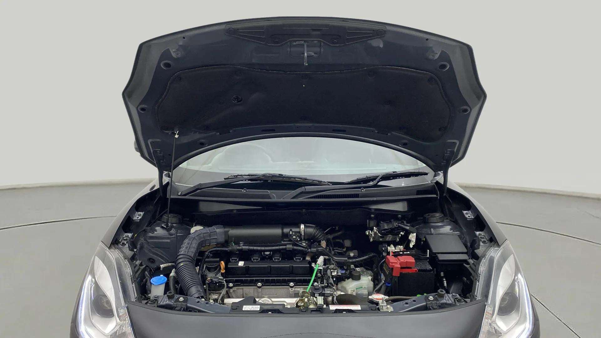 Engine bay view of a Maruti Suzuki Swift