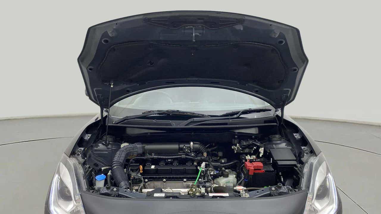 Engine bay view of a Maruti Suzuki Swift