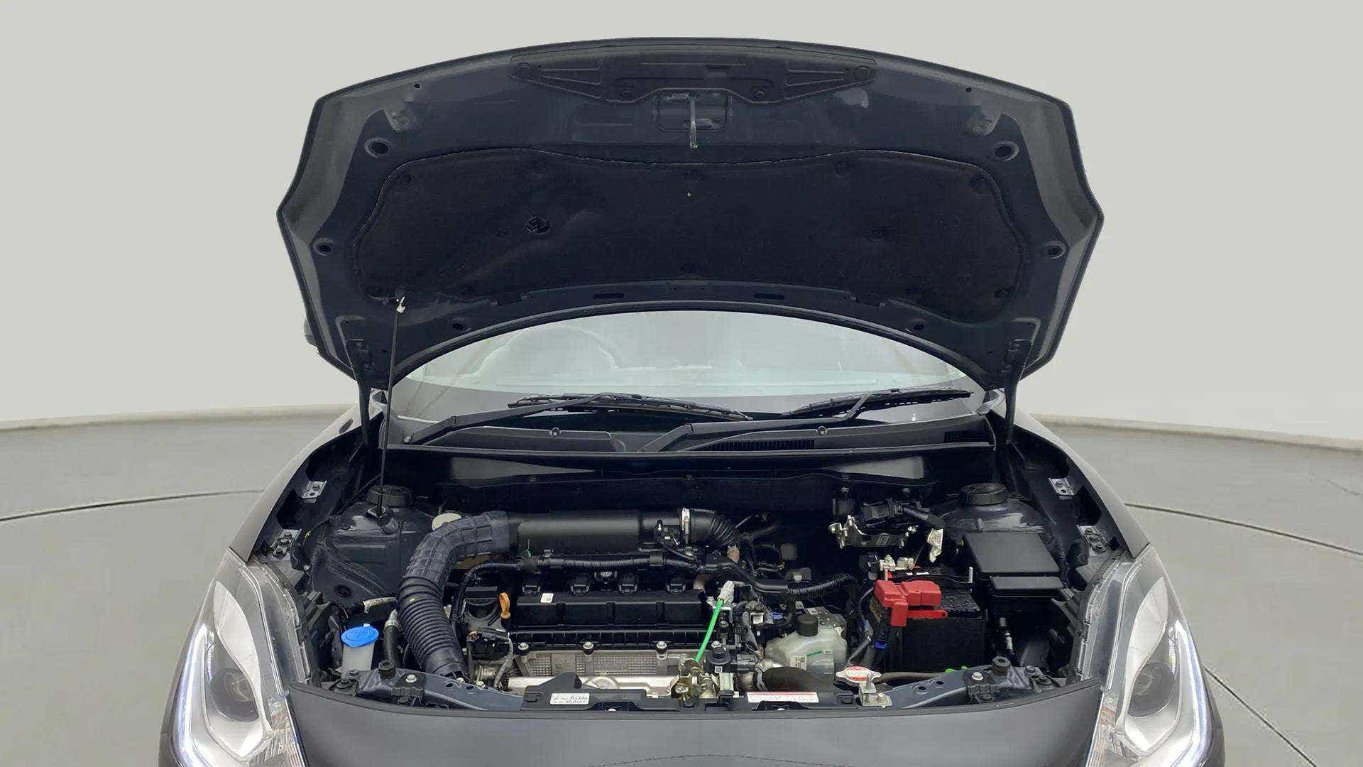 Engine bay view of a Maruti Suzuki Swift