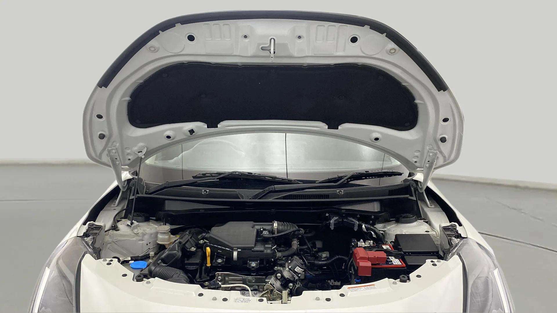 Engine bay of a Maruti Suzuki Swift