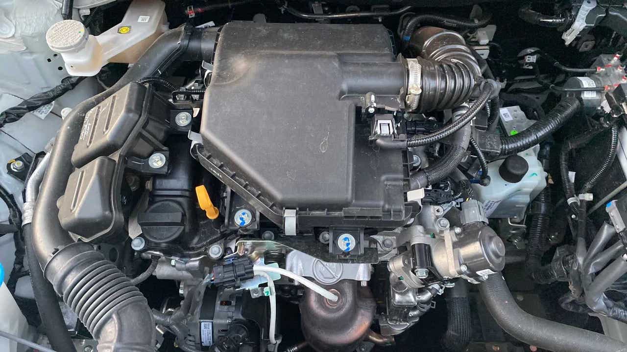 Engine bay view of a Maruti Suzuki Swift