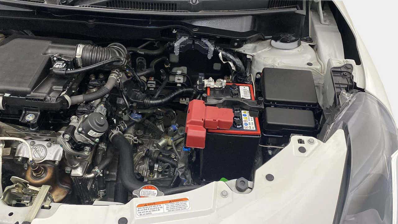 Engine bay view of a Maruti Suzuki Swift