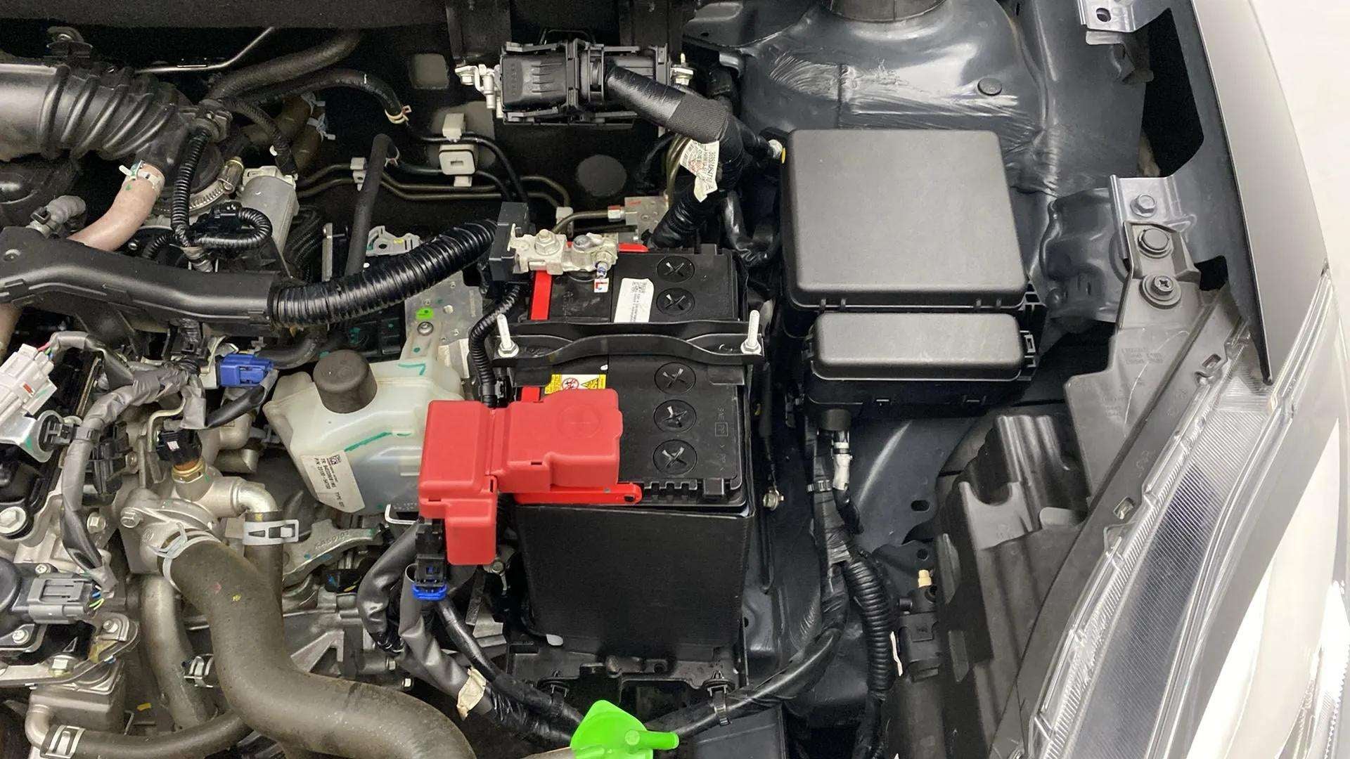 Engine bay view of a Maruti Suzuki Swift